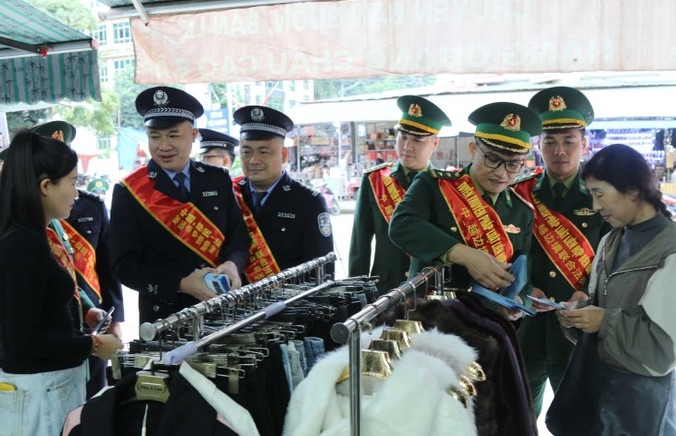 Vietnam and China border forces jointly disseminate legal regulations to border residents
